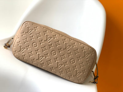 lv neverfull mm 32 beige monogram empreinte leather - image 5