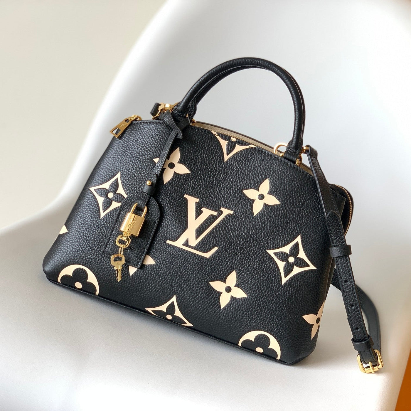 lv petit palais pm medium shoulder bag 29 in black mix beige - main image
