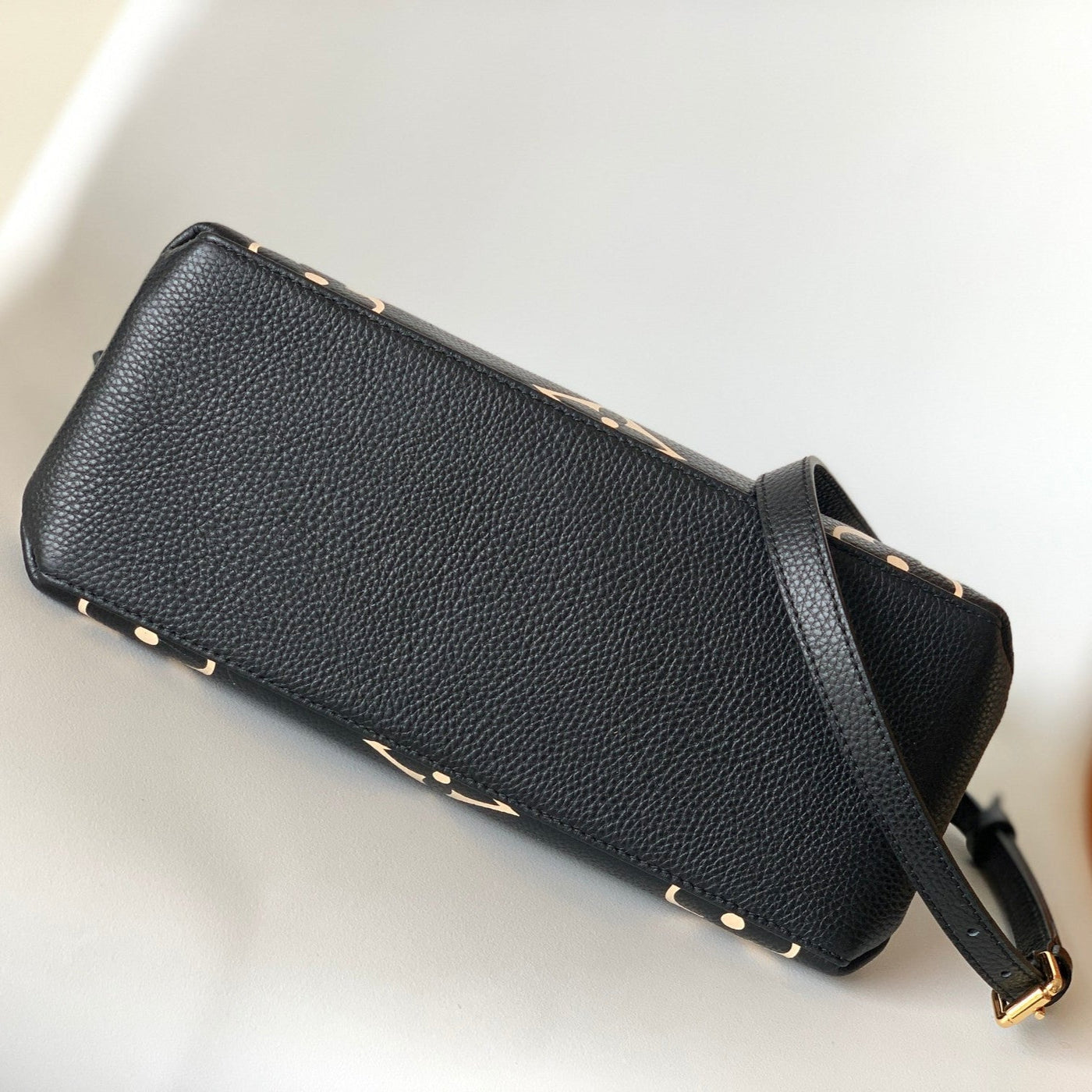 lv petit palais pm medium shoulder bag 29 in black mix beige - image 4