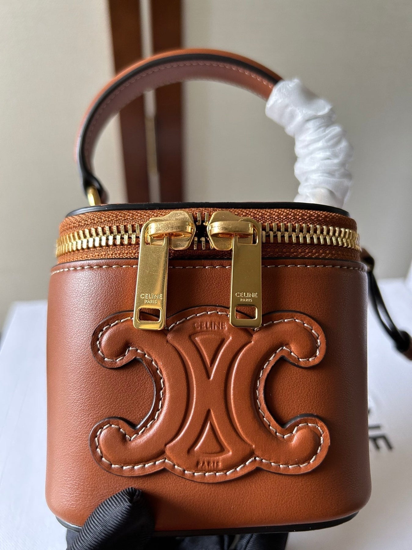 MINI VANITY CASE CUIR TRIOMPHE 9 IN BRONZE BROWN SMOOTH CALFSKIN - Image 10