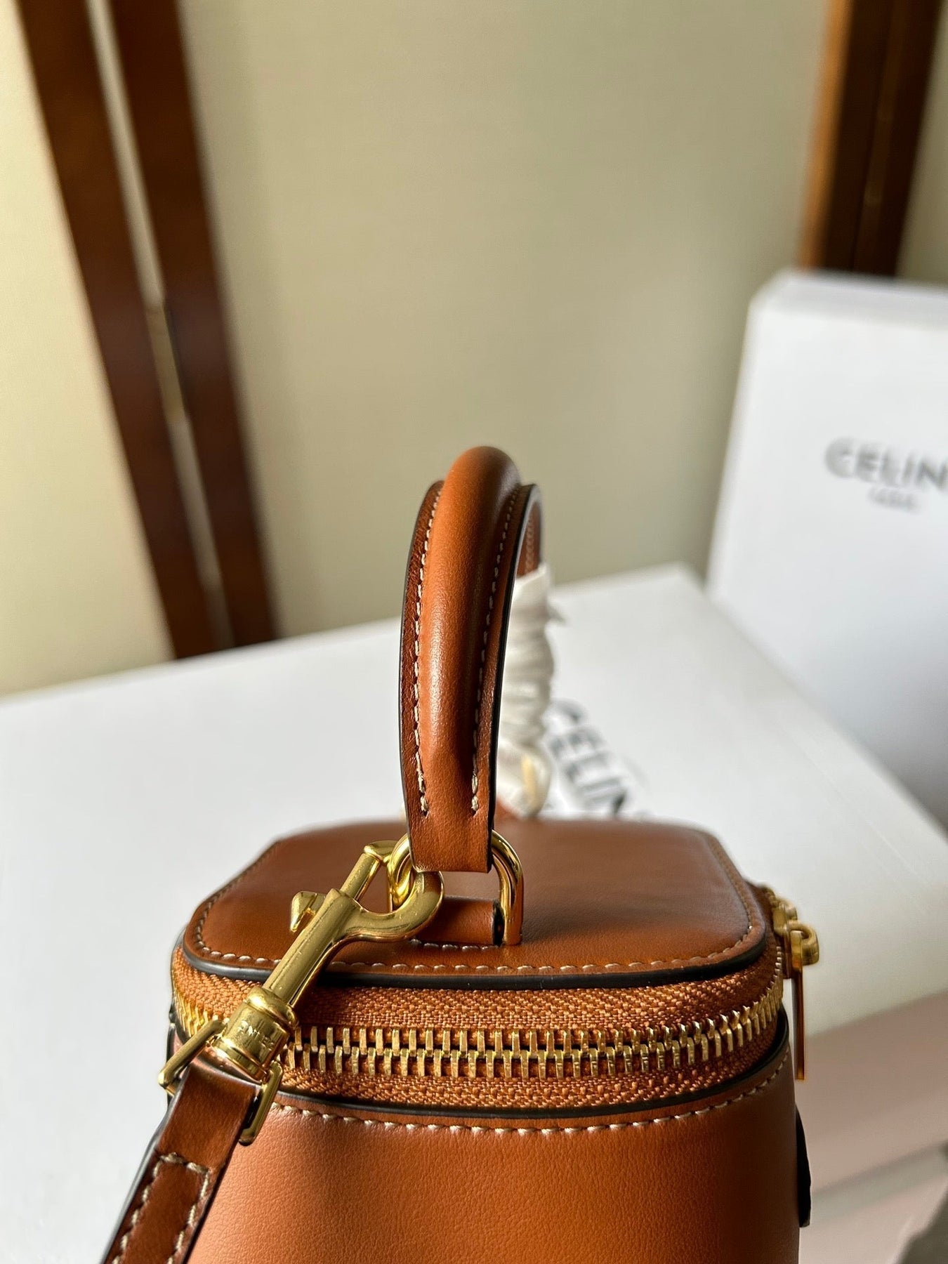 MINI VANITY CASE CUIR TRIOMPHE 9 IN BRONZE BROWN SMOOTH CALFSKIN - Image 9