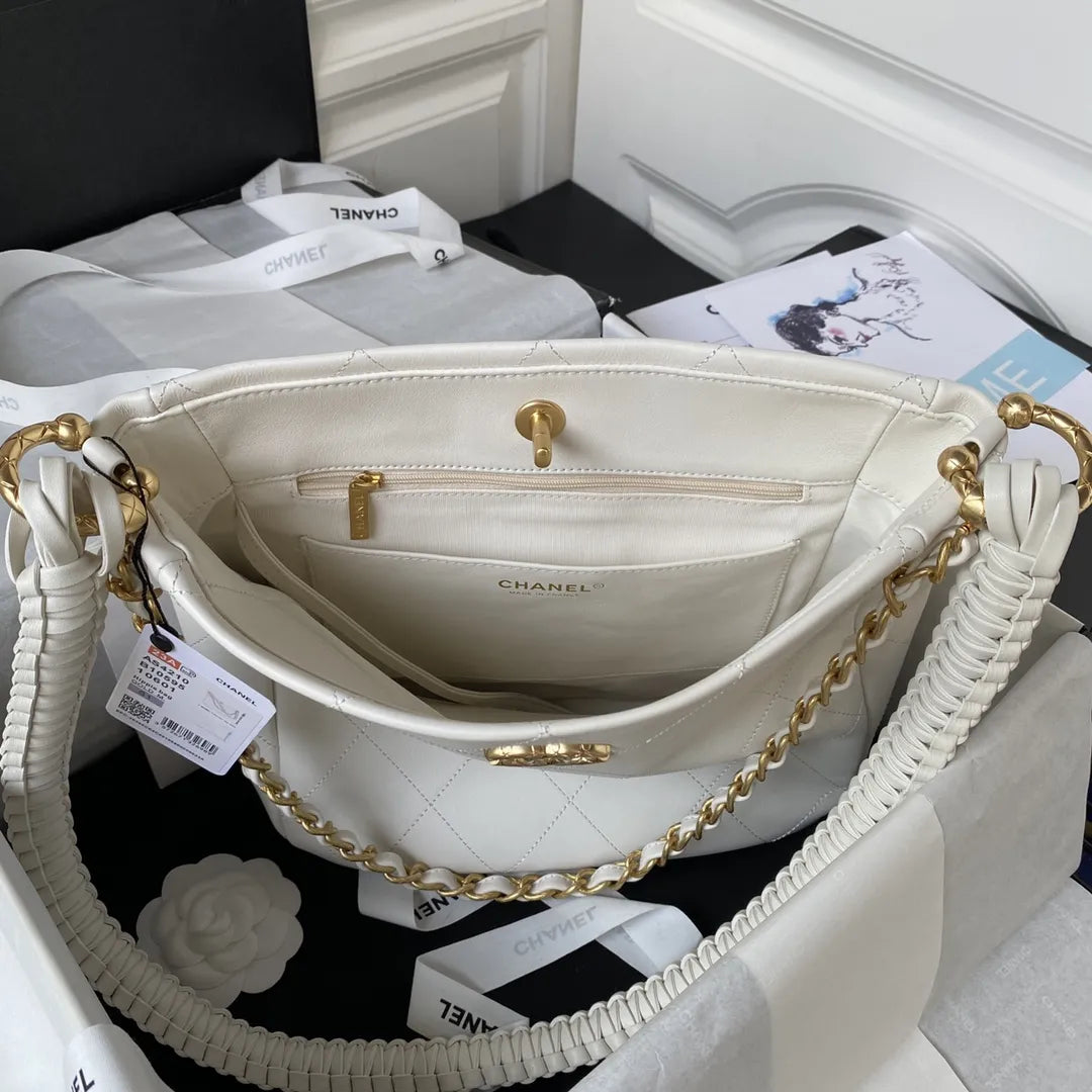 Chan*l calfskin hobo bag white/black - image 2