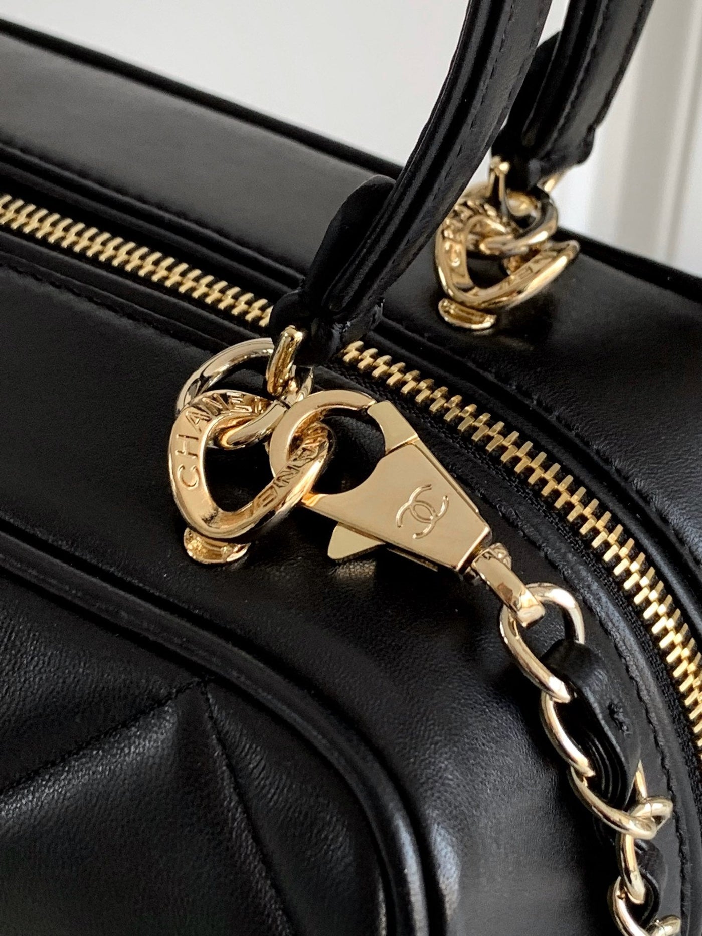 Chan*l black quilted lambskin leather bag - image 2