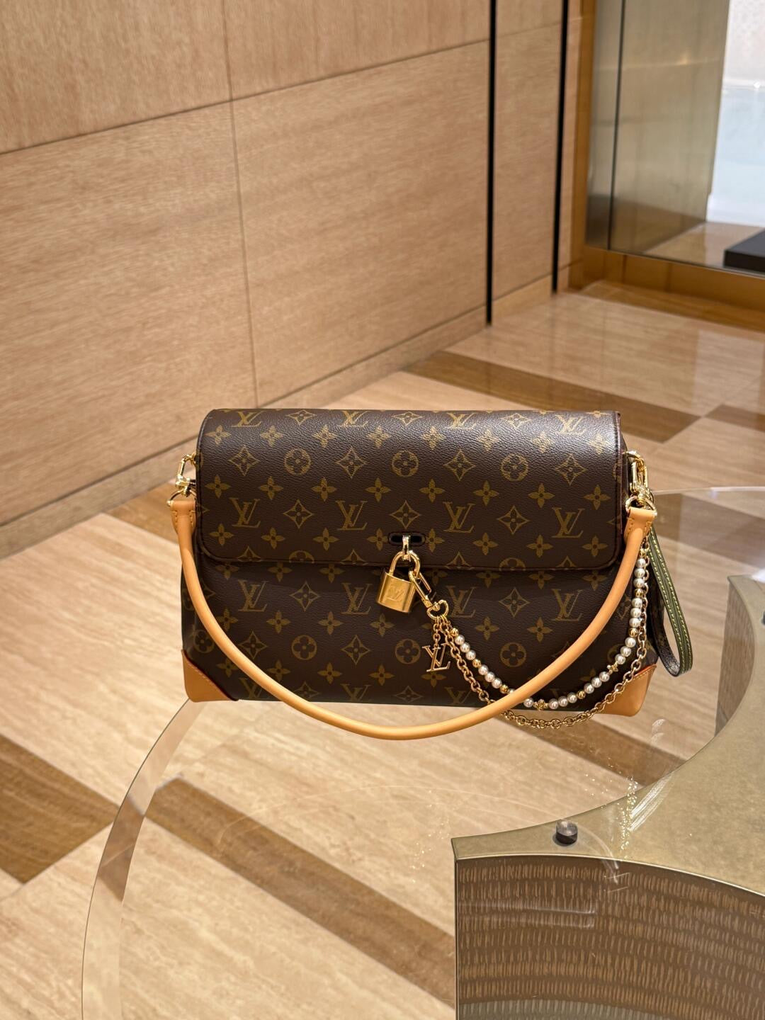 lv hide away mm monogram canvas - image 4