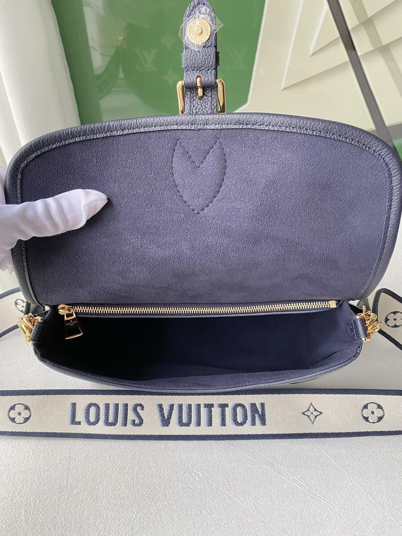 Lou*s Vuitt*n lv diane handbags embossed pattern 23x16x8.5cm - image 5