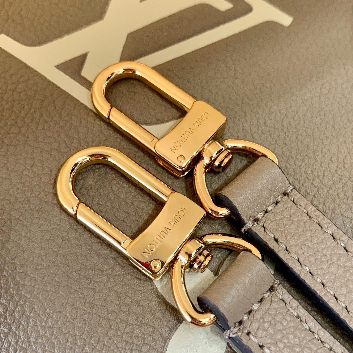 Lou*s Vuitt*n lv onthego woman’s grey cowhide leather handbags 25cm - image 2