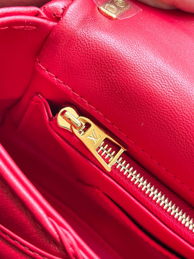 Lou*s Vuitt*n lv twist like auth woman’s red handbags smooth leather 23cm - image 4