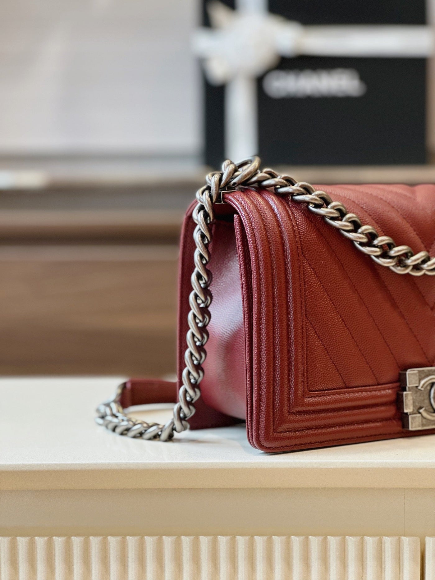 Chan*l boy medium handbag woman’s v-pattern red leather 25cm - image 4