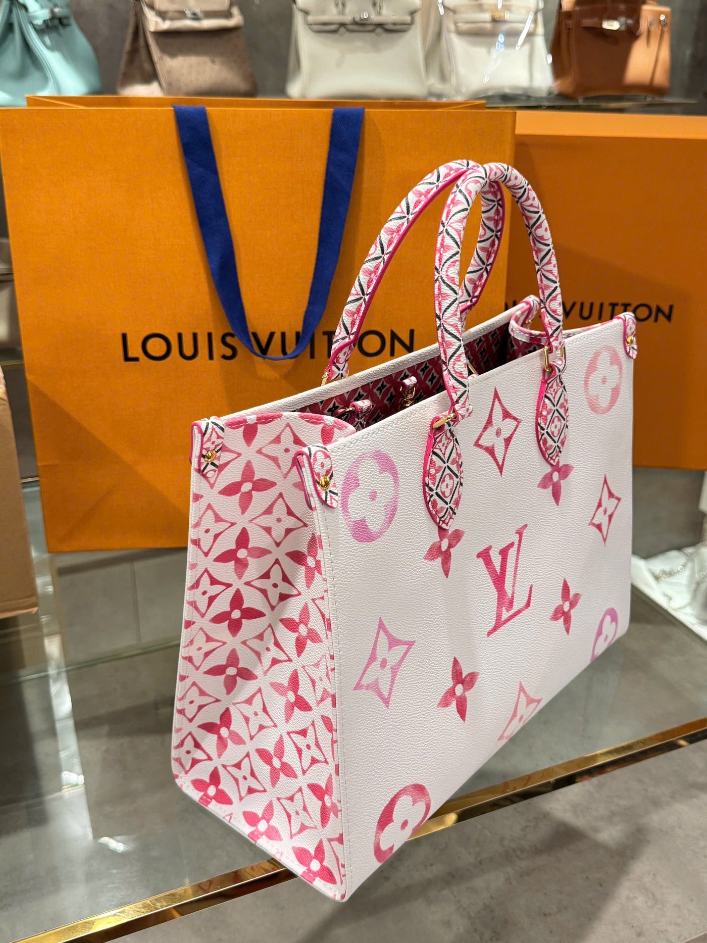 Lou*s Vuitt*n lv onthego monogram pattern 35cm - image 5