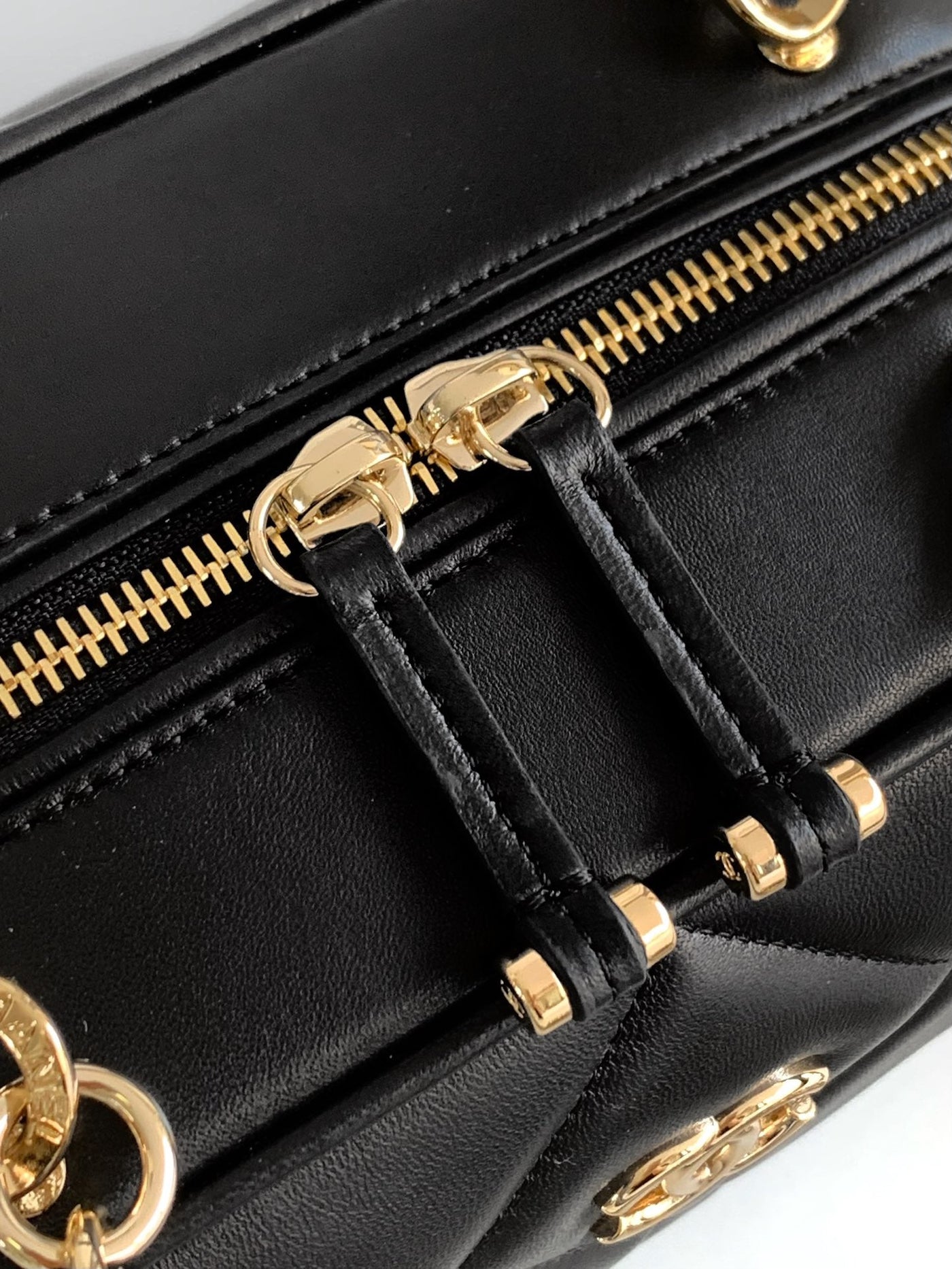 Chan*l black quilted lambskin leather bag - image 5