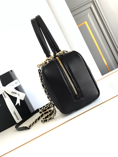 Chan*l black quilted lambskin leather bag - image 7