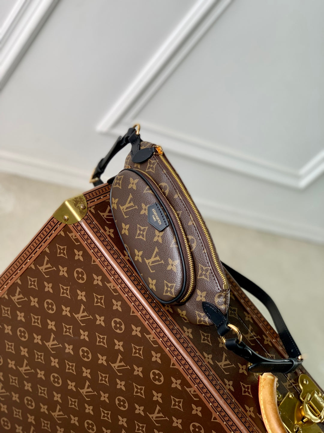 lv keepit bumbag 29 in brown damier azur coated monogram canvas - image 4