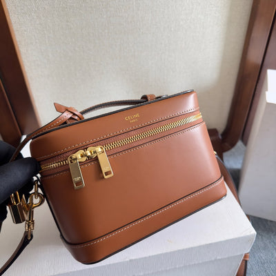 VANITY 18 IN SADDLE BROWN SMOOTH CALFSKIN GOLD HARDWARE - Image 8