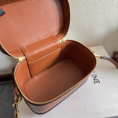 VANITY 18 IN SADDLE BROWN SMOOTH CALFSKIN GOLD HARDWARE - Image 9