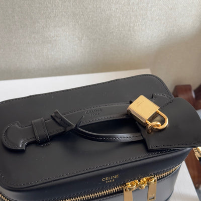 VANITY 18 IN BLACK SMOOTH CALFSKIN GOLD HARDWARE - Image 4