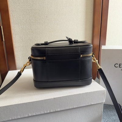 VANITY 18 IN BLACK SMOOTH CALFSKIN GOLD HARDWARE - Image 6