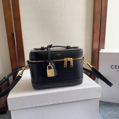 VANITY 18 IN BLACK SMOOTH CALFSKIN GOLD HARDWARE - Main Image