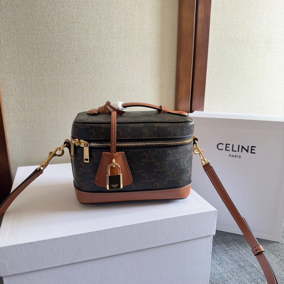VANITY 18 IN BLACK TRIOMPHE CANVAS AND BROWN CALFSKIN GOLD HARDWARE - Main Image