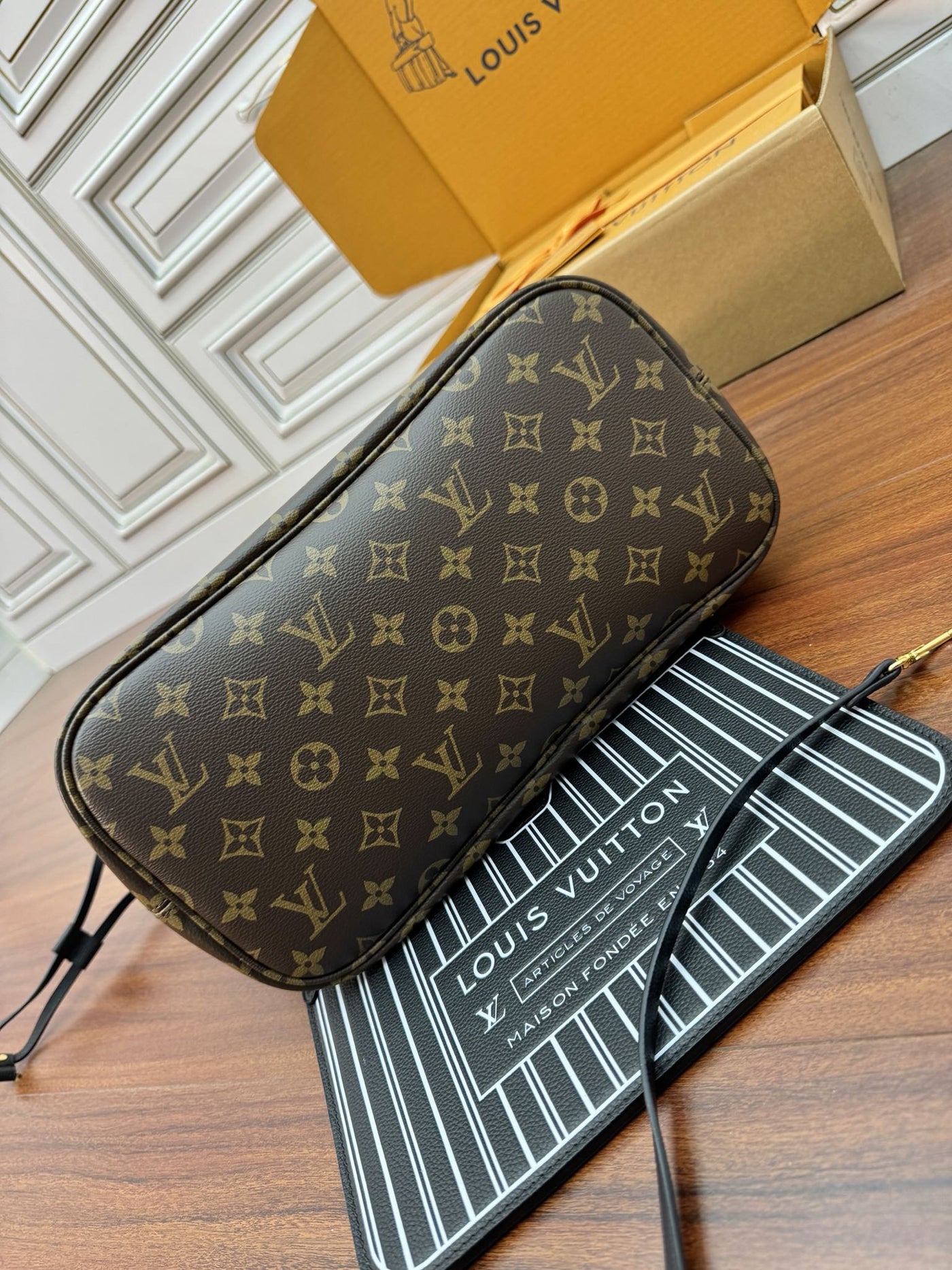 lv neverfull inside out mm in brown monogram coated canvas - image 2