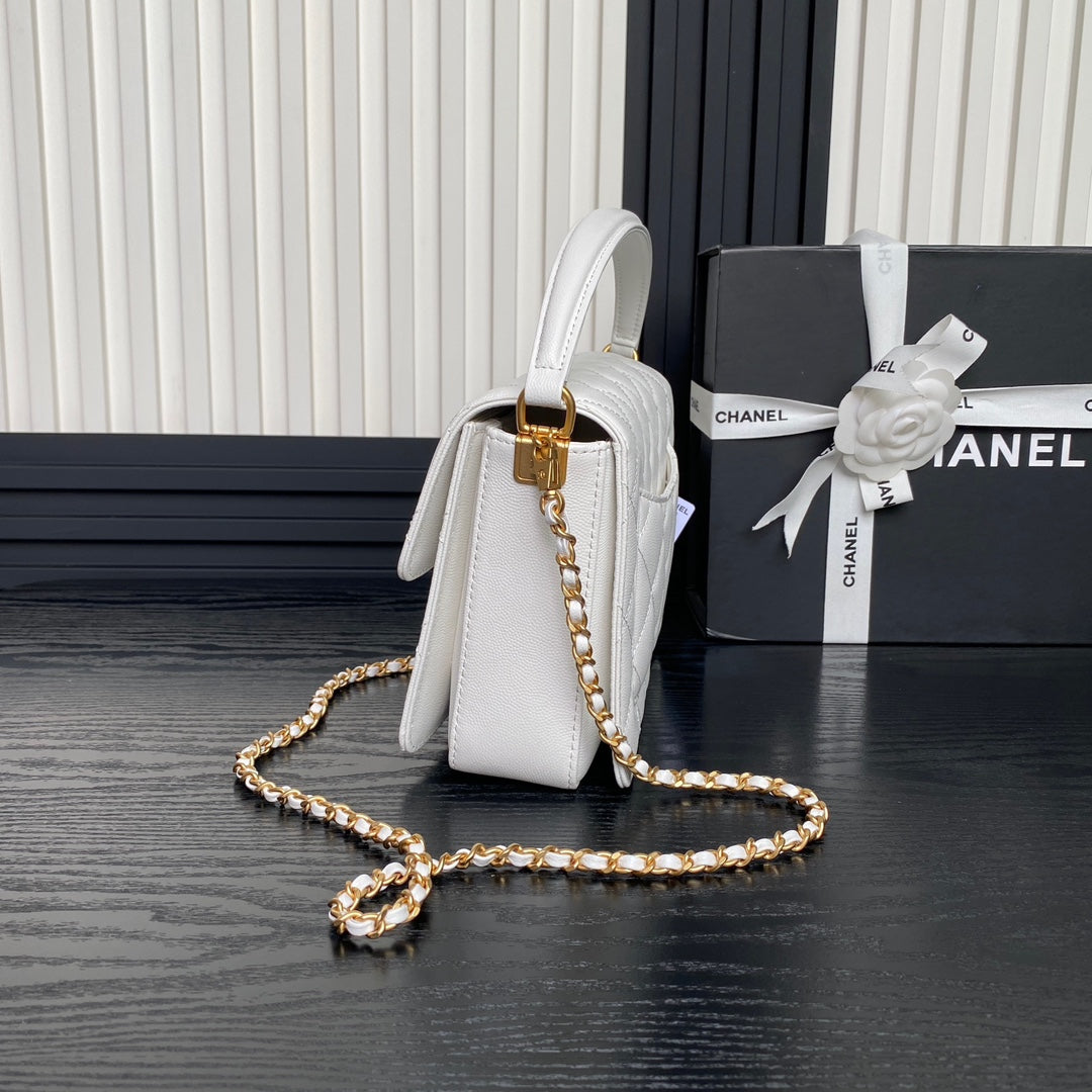 RETRO STYLE FLAP BAG 22 IN WHITE GRAINED CALFSKIN GOLD HARDWARE - Image 6