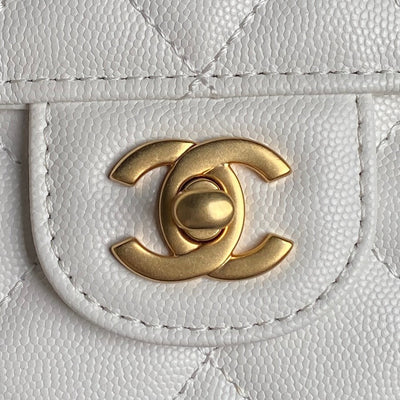 RETRO STYLE FLAP BAG 22 IN WHITE GRAINED CALFSKIN GOLD HARDWARE - Image 11