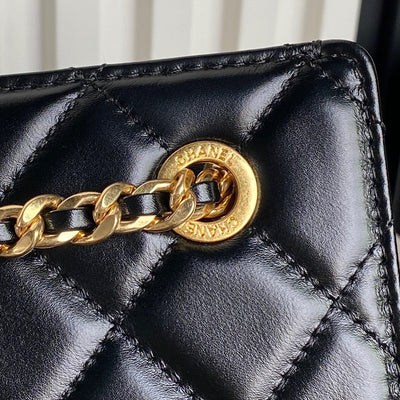 HANDBAG 27 IN BLACK DIAMOND PATTERN QUILTED SHINY LAMBSKIN GOLD HARDWARE