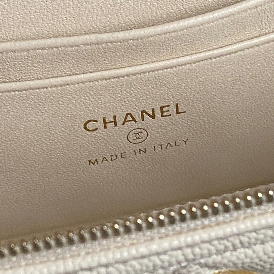 COSMETIC BAG 19 IN CREAM GRAINED CALFSKIN GOLD HARDWARE - Image 2