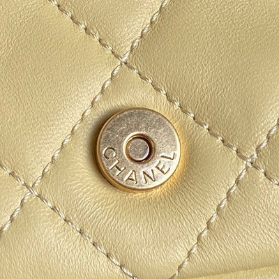 QUILTED HOBO CARGO BAG 31 IN LIGHT YELLOW CALFSKIN GOLD CHAIN - Image 2