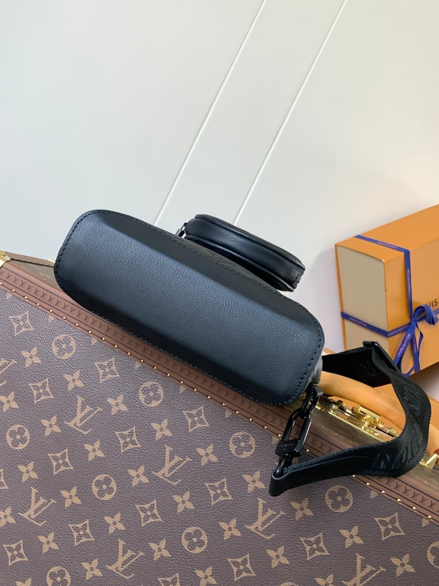 lv duo crossbag bag 42 in black embossed calfskin - image 3