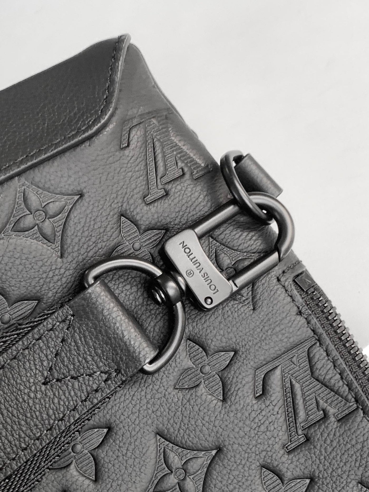 lv duo crossbag bag 42 in black embossed calfskin - image 4