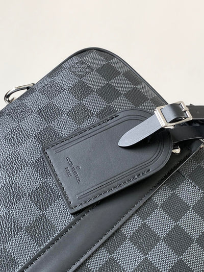 lv duo crossbag bag 42 in black embossed calfskin - image 9