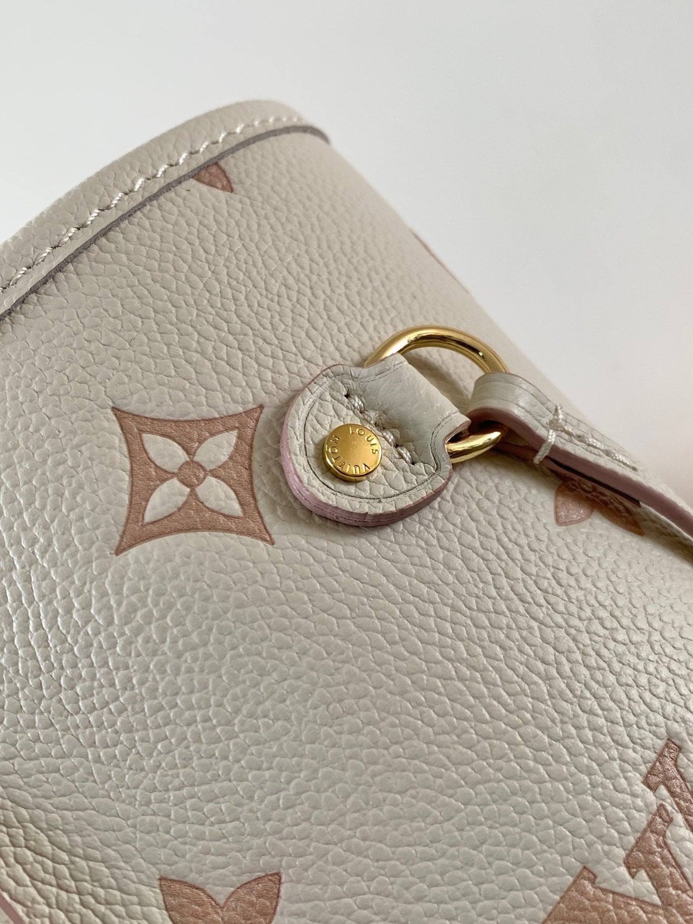 lv neverfull mm tote bag 32 in white mix pink calfskin - image 5