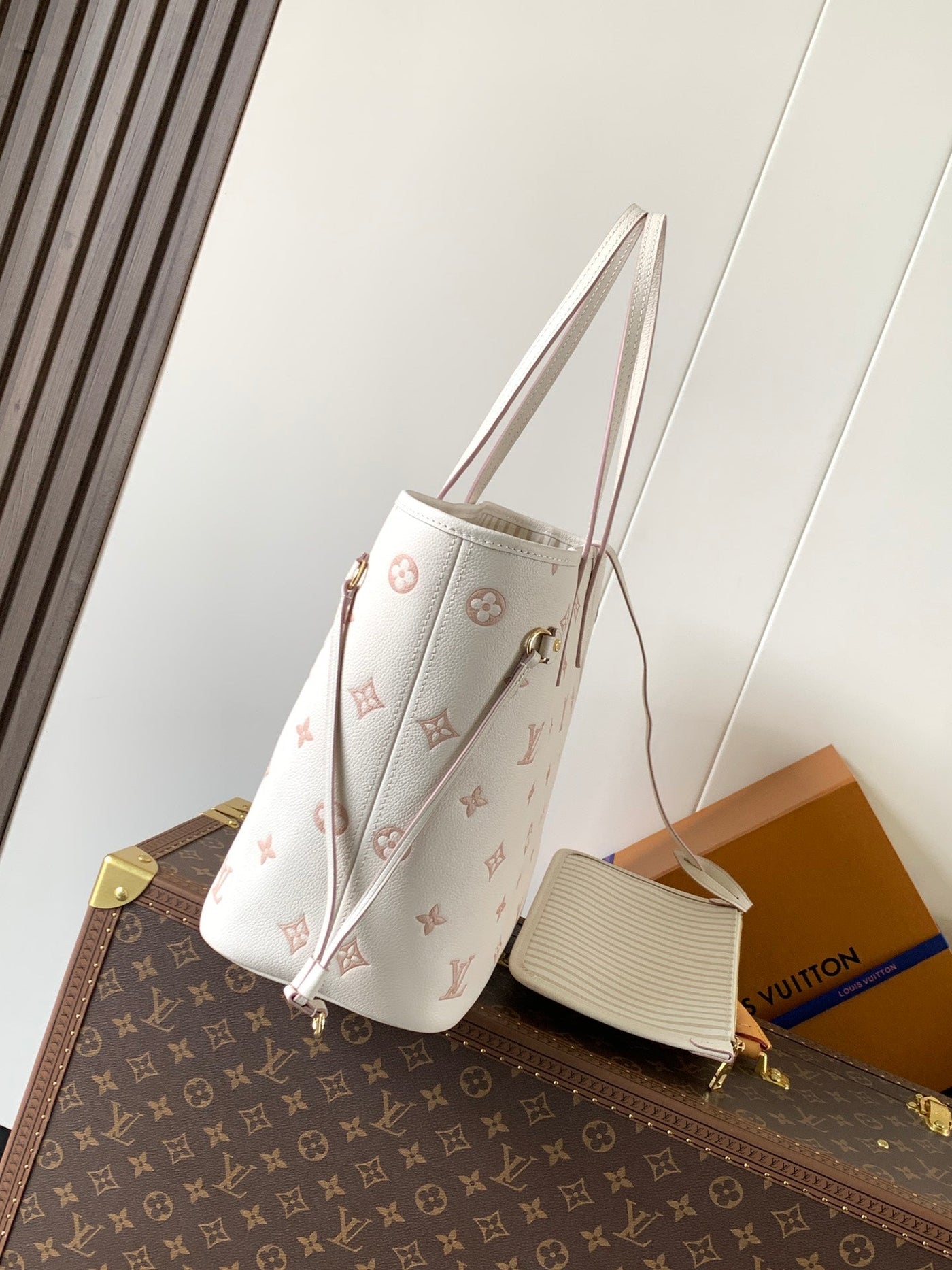 lv neverfull mm tote bag 32 in white mix pink calfskin - image 8
