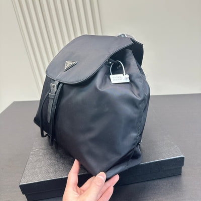 CLASP BACKPACK 31 IN BLACK RE-NYLON SILVER HARDWARE