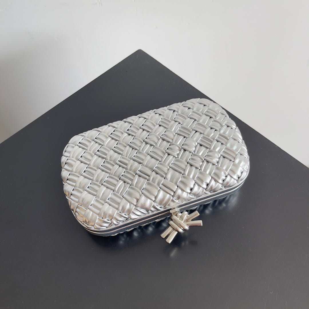 CLASSIC KNOT 20 IN SILVER LAMBSKIN - Image 4