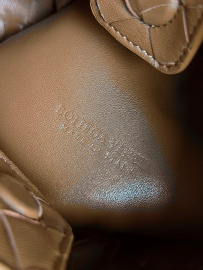 BV Small Parachute 21 Tan Lambskin Ghw - Image 11
