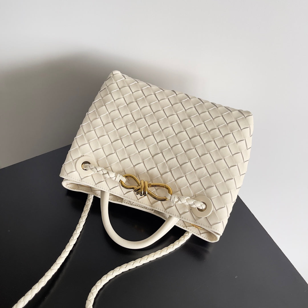 HANDLE BAG ANDIAMO 25 IN OFF WHITE LAMBSKIN - Image 4