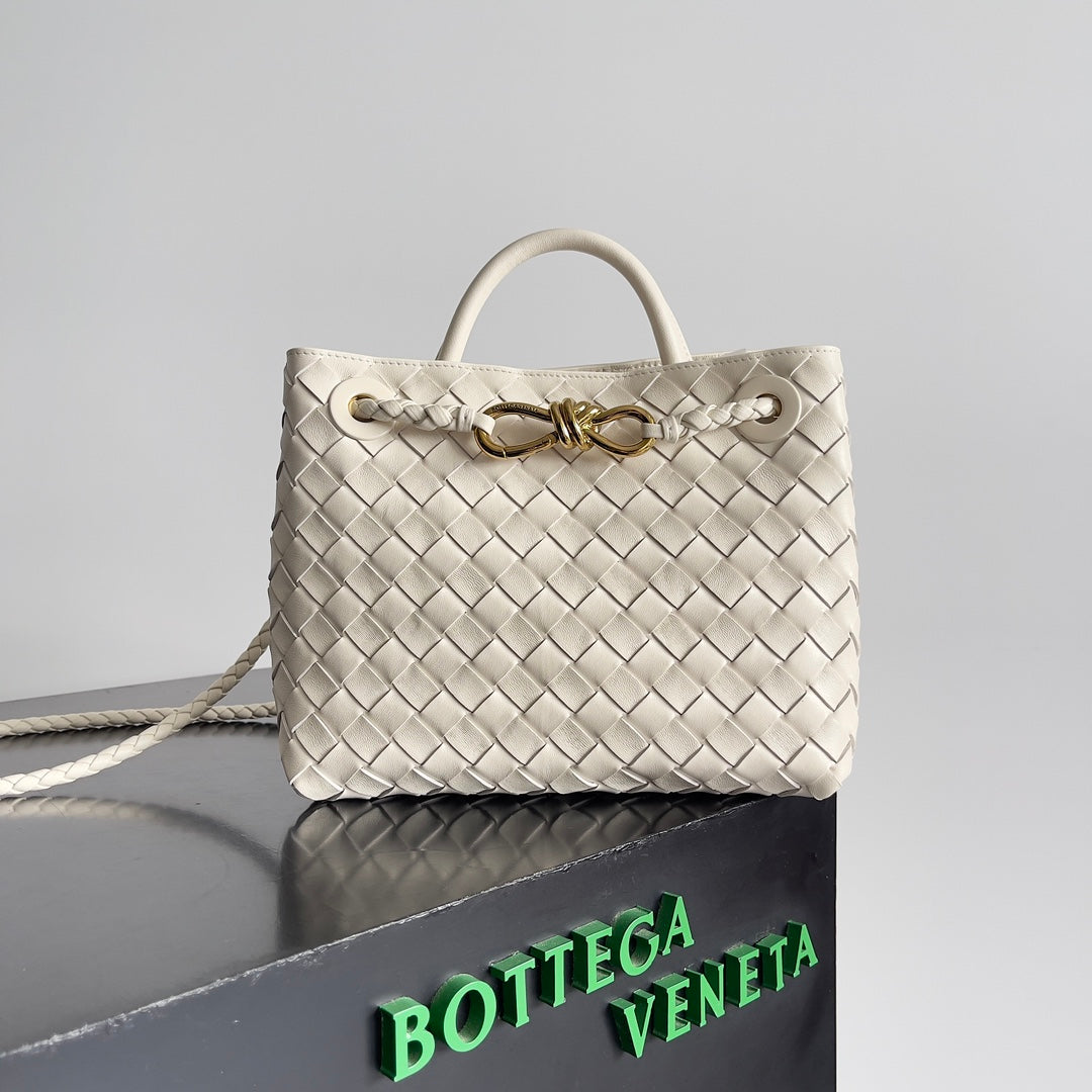 HANDLE BAG ANDIAMO 25 IN OFF WHITE LAMBSKIN - Main Image