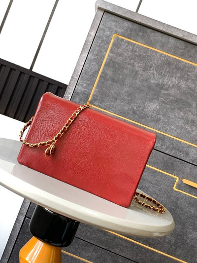 CLASSIC FLAP BAG 22 IN APPLE RED CALFSKIN GOLD HARDWARE - Image 11