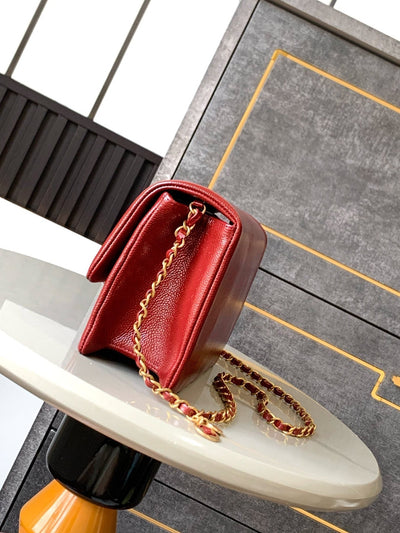 CLASSIC FLAP BAG 22 IN APPLE RED CALFSKIN GOLD HARDWARE - Image 10