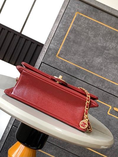 CLASSIC FLAP BAG 22 IN APPLE RED CALFSKIN GOLD HARDWARE - Image 8