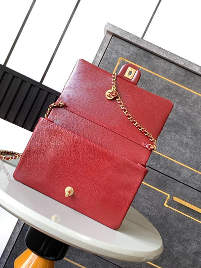 CLASSIC FLAP BAG 22 IN APPLE RED CALFSKIN GOLD HARDWARE - Image 9