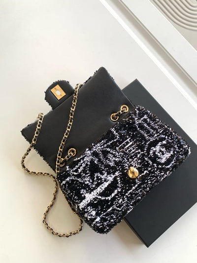 CLASSIC FLAP BAG 21 IN WHITE MIX BLACK SEQUINS GOLD HARDWARE - Image 11