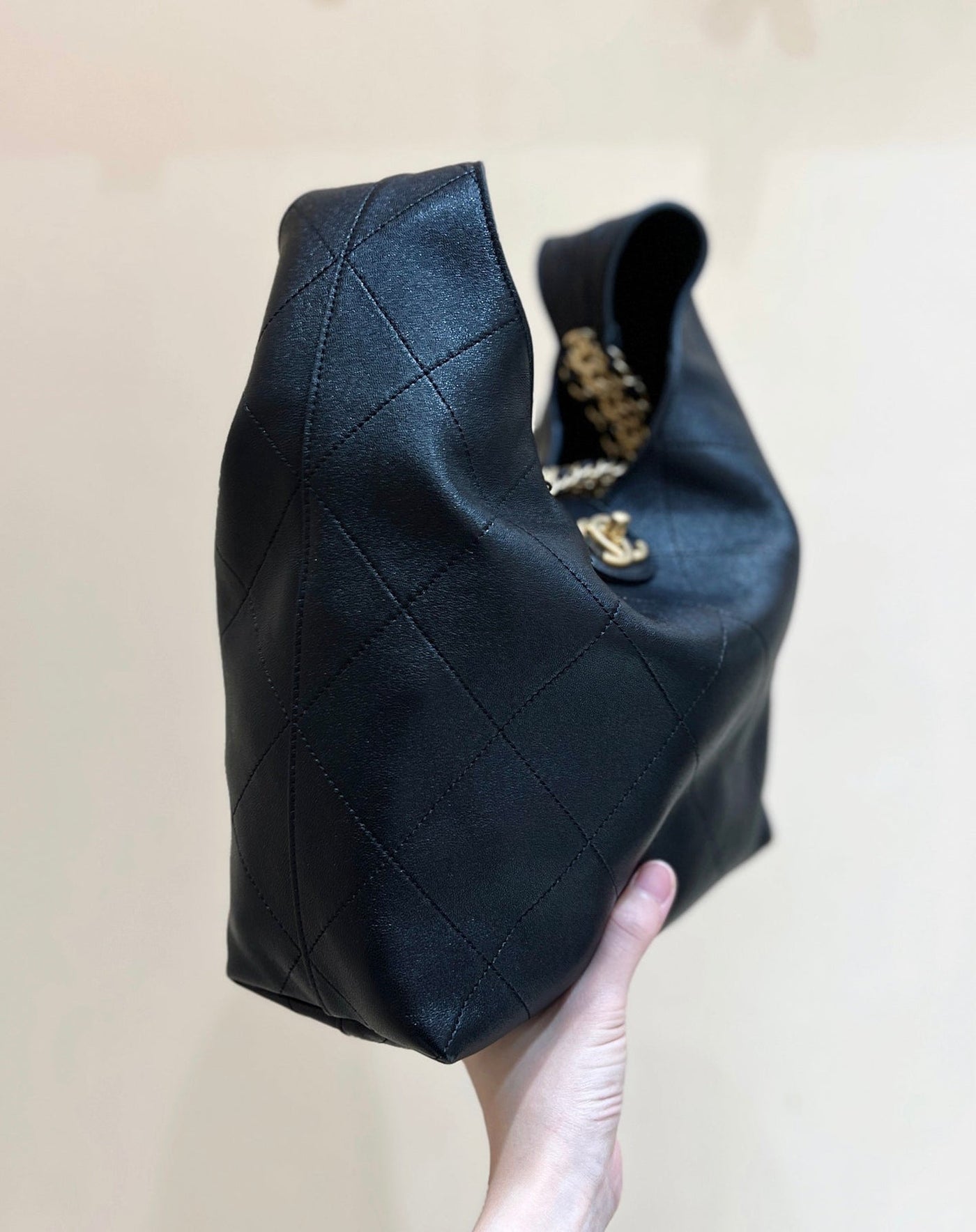 QUILTED LARGE HOBO BAG 35 IN BLACK LAMBSKIN GOLD HARDWARE - Image 8